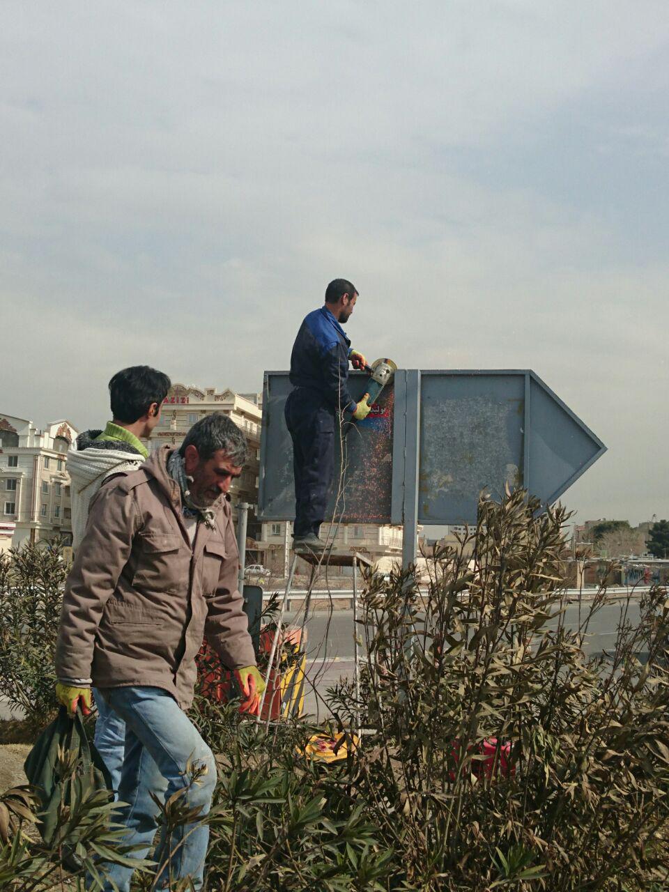 اصلاح تابلو راهنمای مسیر در ابتدای سطح شهر