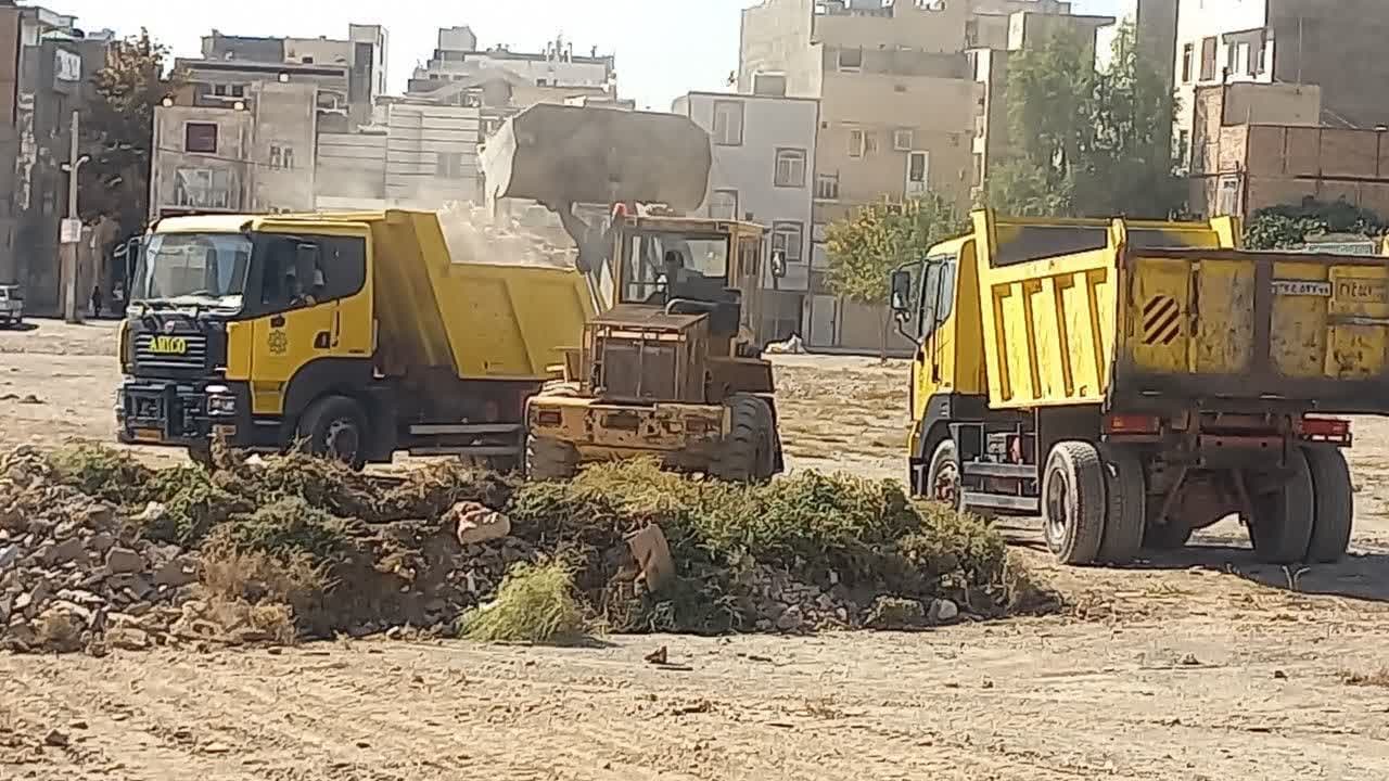 جمع آوری بیش از 900 تُن خاک و نخاله ساختمانی از سطح منطقه  دو