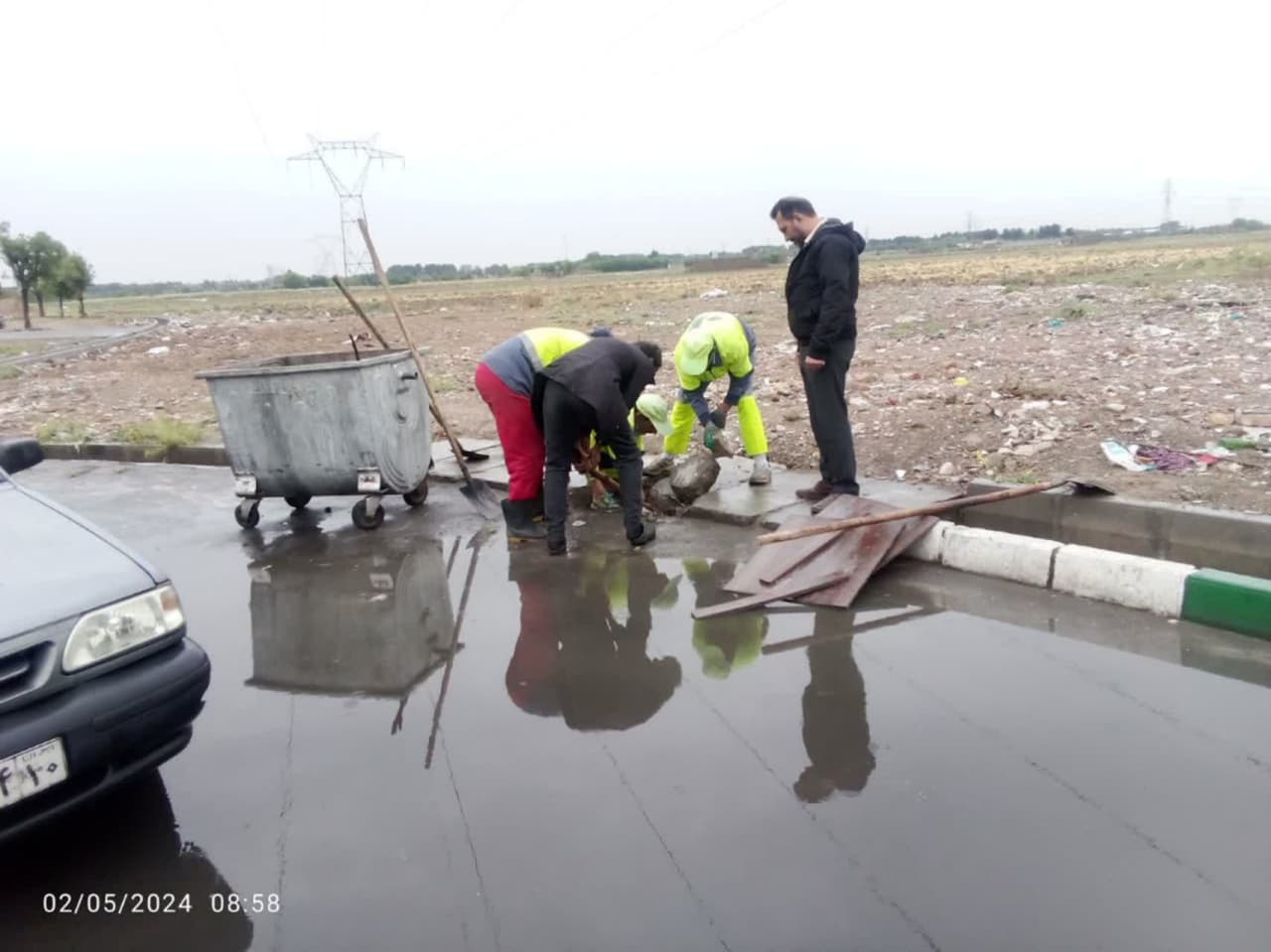 انجام عملیات رفع آبگرفتگی معابر در نقاط مختلف سطح شهر