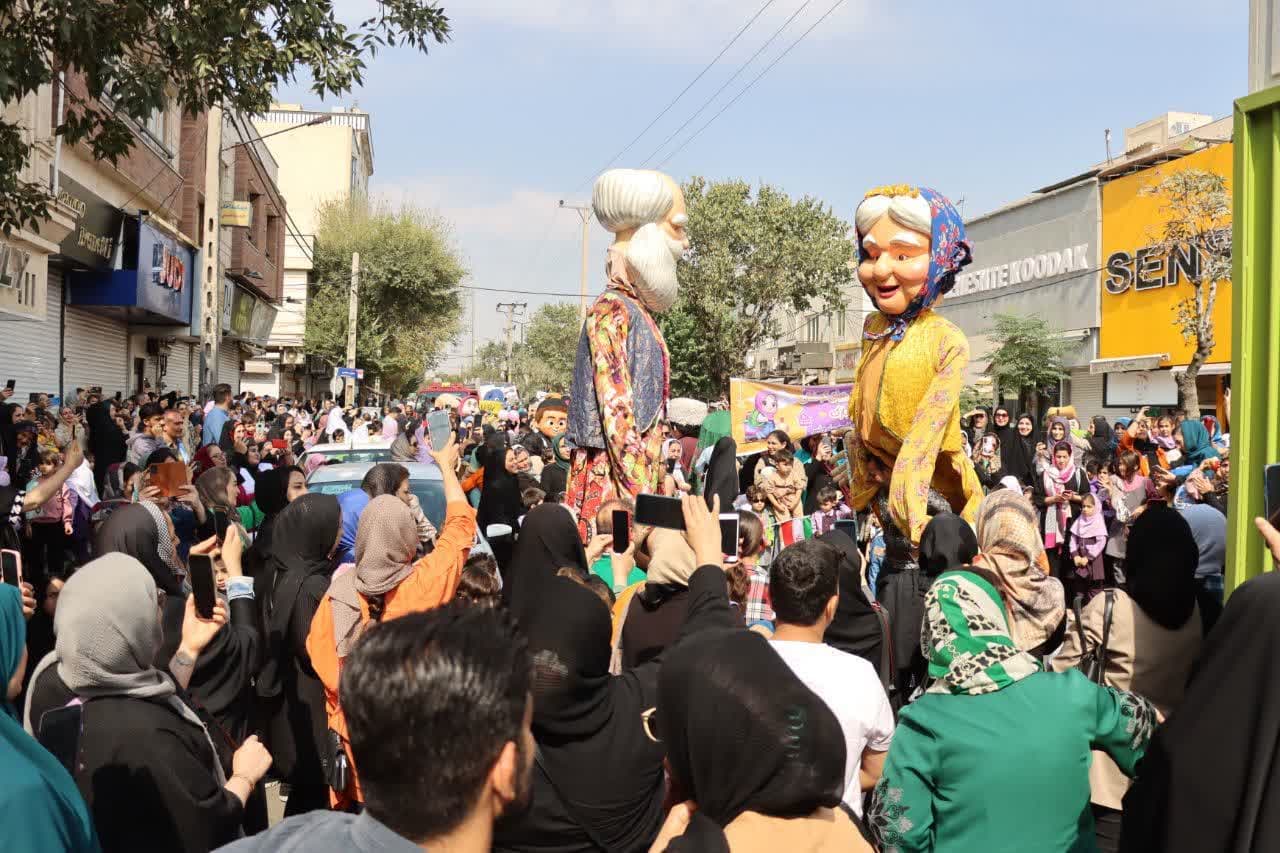 به مناسبت روز جهانی کودک برگزار شد: مراسم شادپیمایی کودکان و عروسک‌ها در اسلامشهر