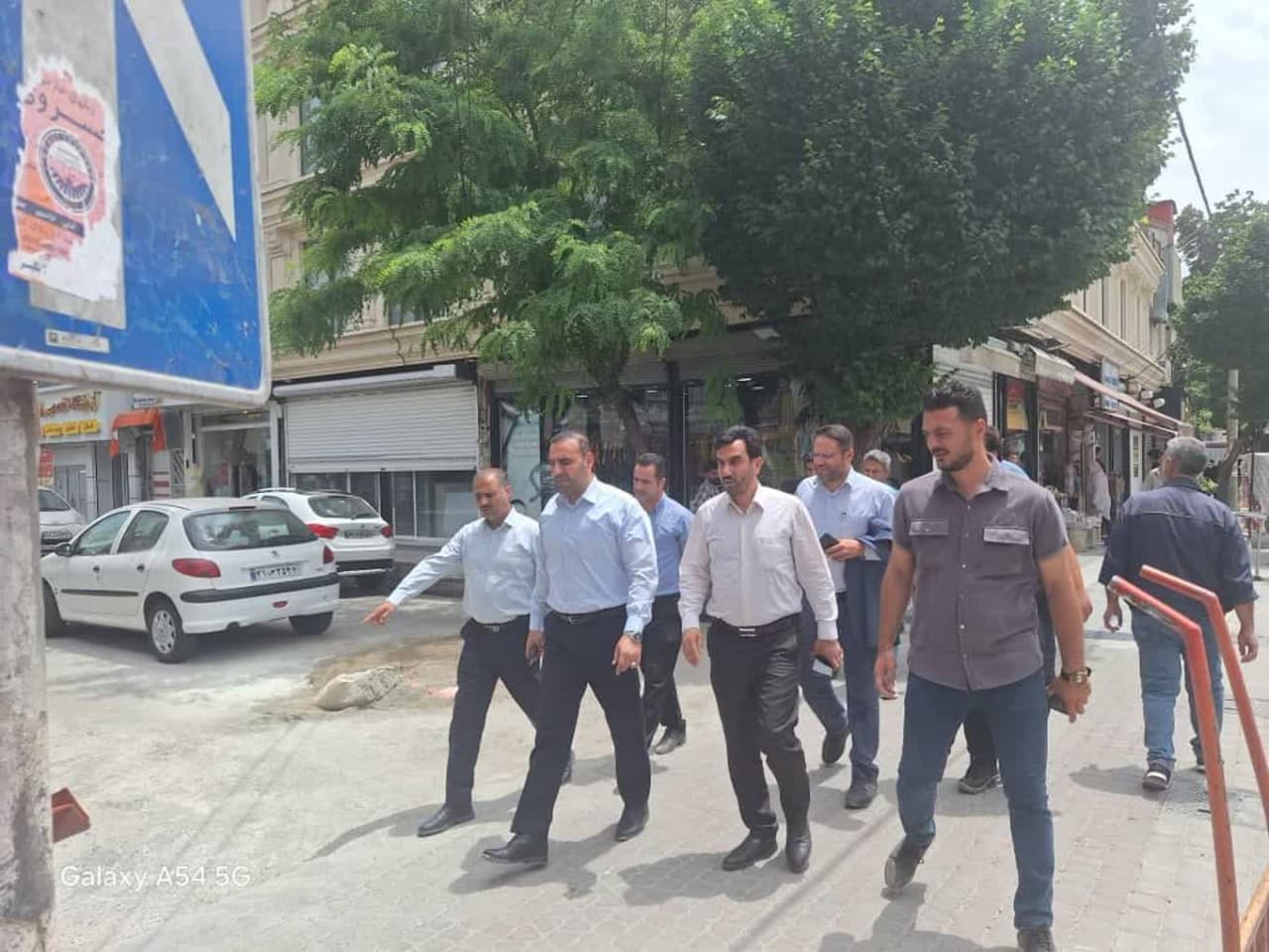بازدید شهردار و عضو شورای اسلامی شهر از پروژه همسطح سازی خیابان باغ فیض